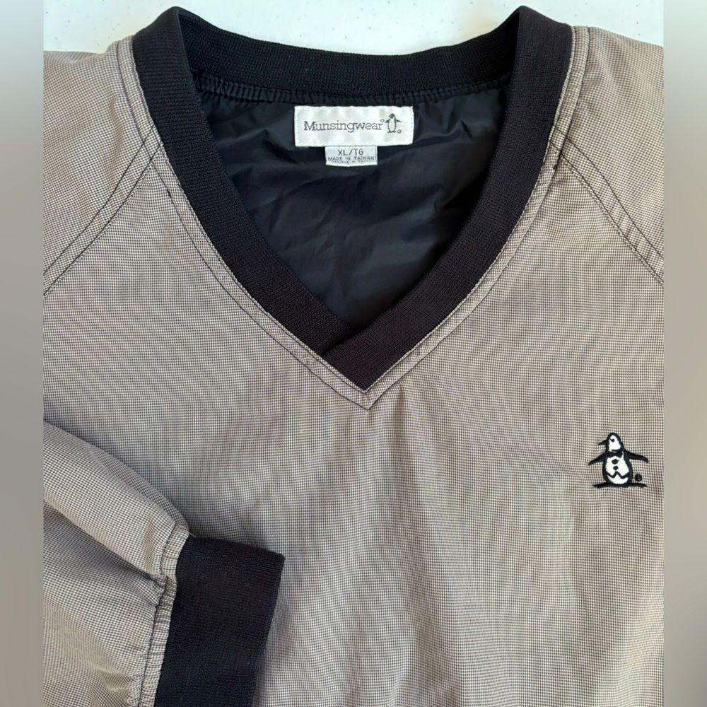 Munsingwear Men's‎ XL Black and Tan Chevron Lined Windbreaker Long Sleeve Jacket